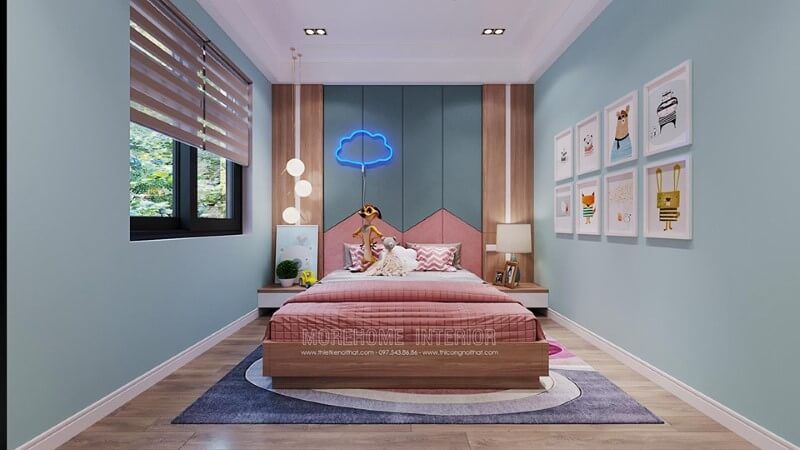 Bức tường không bị thô cúng khi lựa chọn giấy dán tường màu xanh giúp chung hòa được không gian phòng tạo lý tưởng và không gian vui chơi cho con